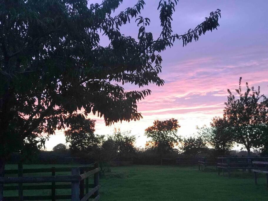 Beautiful Rural Apt, Walking Distance To Three Choirs Vineyard/Brassiere Gloucestershire Apartment Newent Luaran gambar